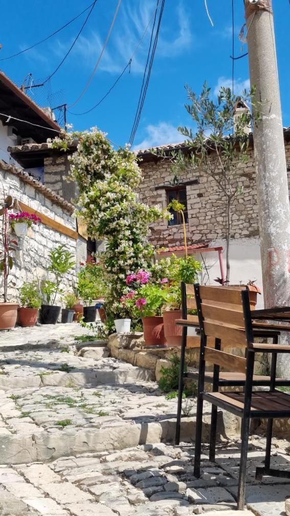 Hava Baci Διαμέρισμα Μπεράτ Εξωτερικό φωτογραφία